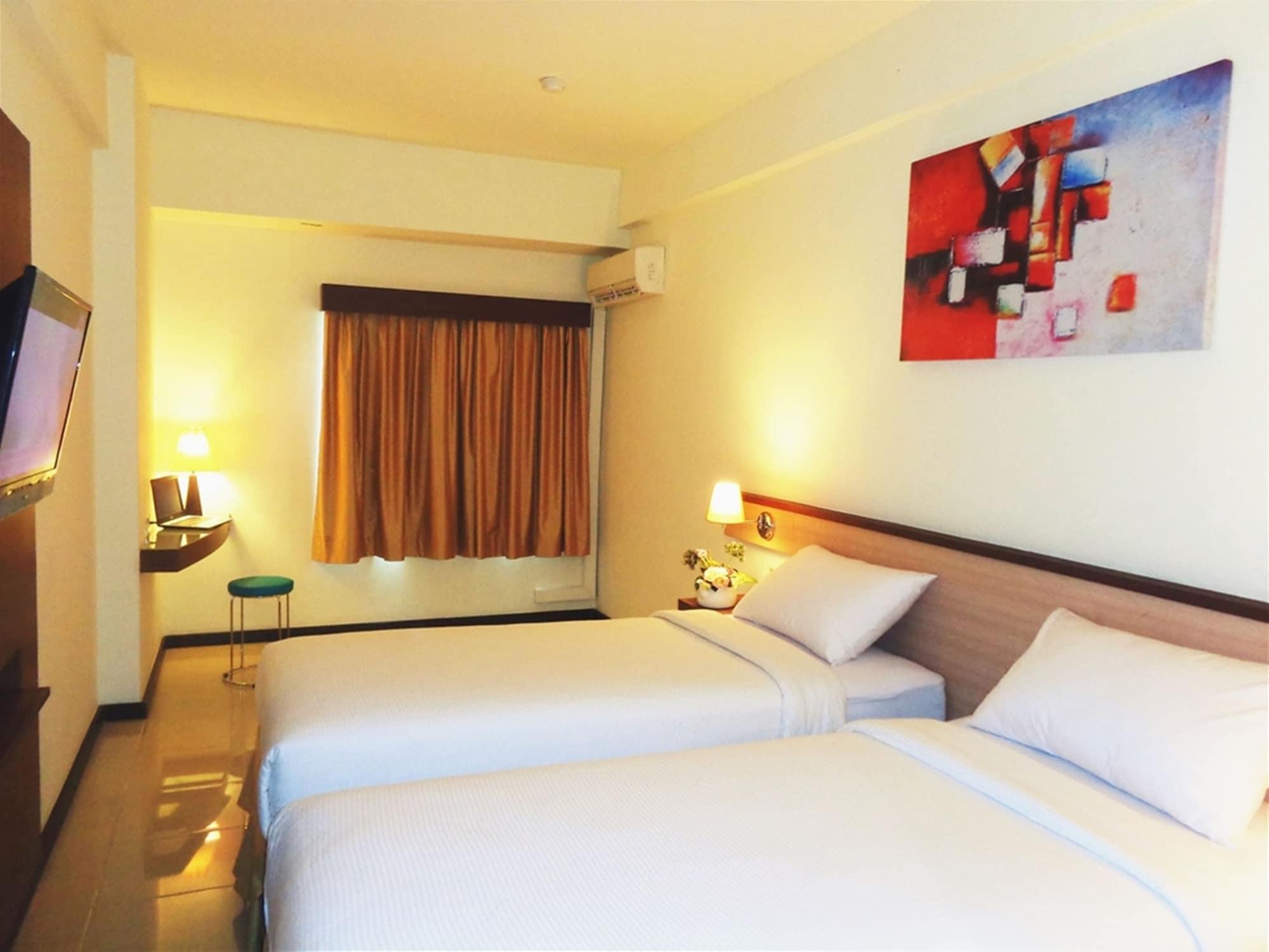 Everyday Smart Hotel - Malang Exterior photo