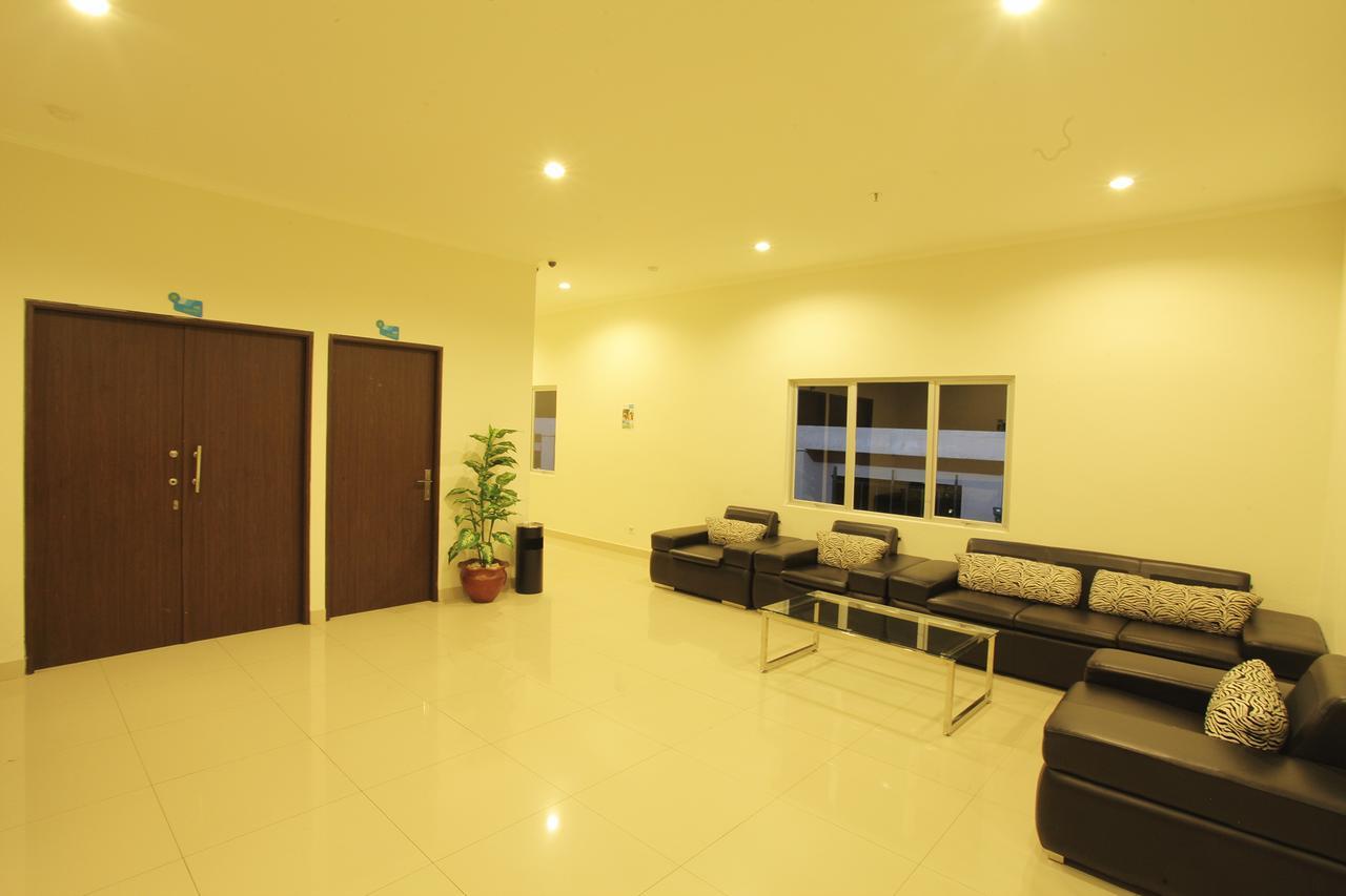 Everyday Smart Hotel - Malang Exterior photo