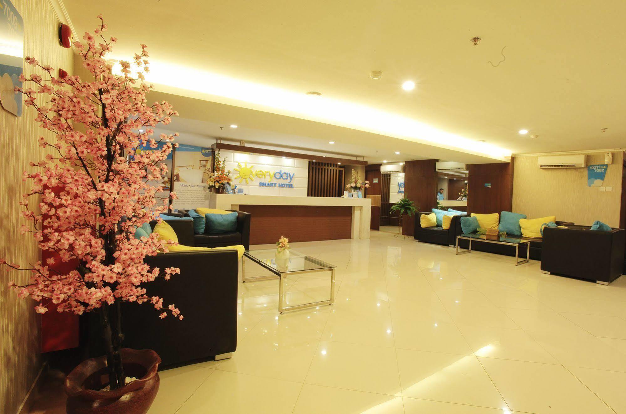 Everyday Smart Hotel - Malang Exterior photo